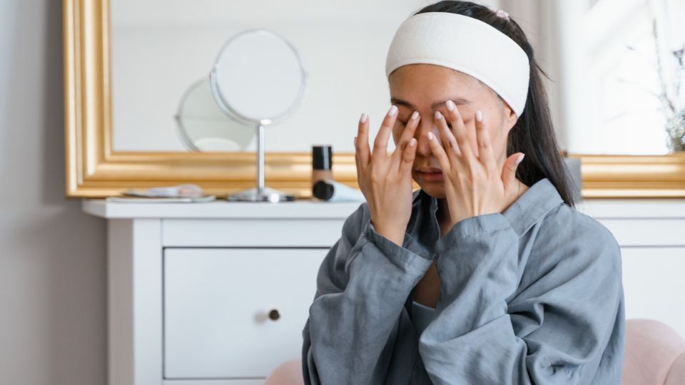 3 tratamientos caseros para levantar párpados, cejas y evitar bolsas. Fuente: Pexels.