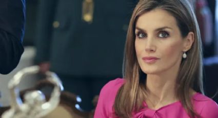 La Reina Letizia se sube a la tendencia ‘barbiecore’ con esta falda lápiz al cuerpo