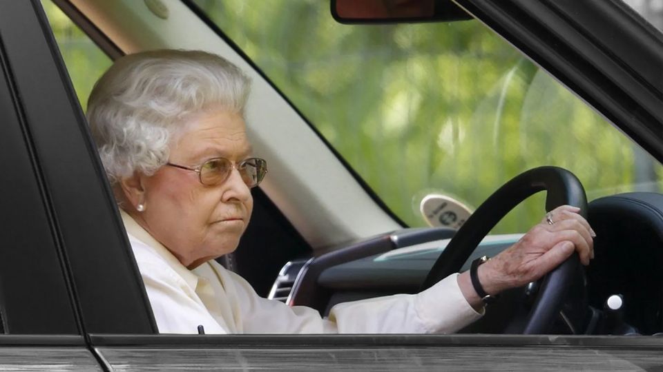 Los autos de lujo de la Reina Isabel. Fuente: producción Panorama