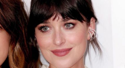 Dakota Johnson enseña cómo lucir un blazer sexy sin espalda