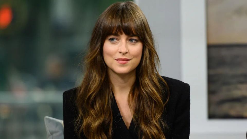 De cuánto es la fortuna de Dakota Johnson. Fuente: Twitter @showmundialshow