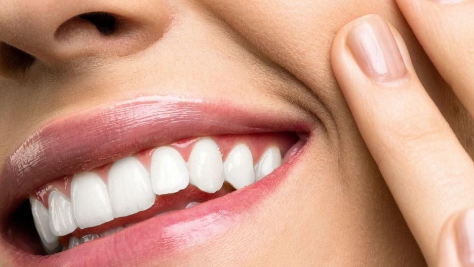 Se puede tener dientes blancos con estas recetas caseras. Fuente: pexels.com