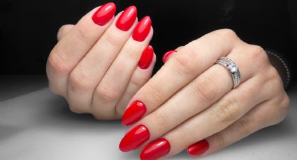 Uñas Coca-Cola: La última tendencia en manicura para este verano