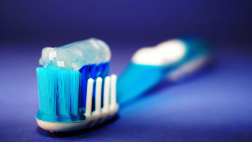 Los riesgos de no cambiar el cepillo de dientes luego de superar una enfermedad. Fuente: Pexels.