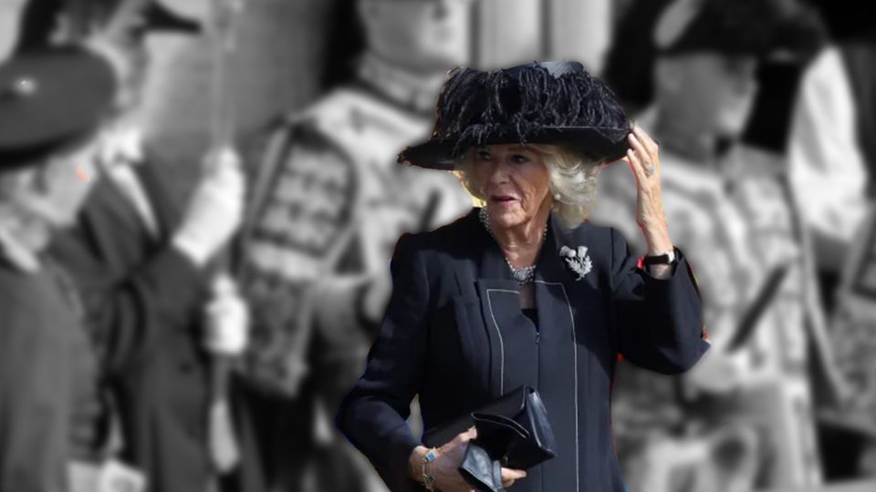 El sombrero que llevó Camilla Paker Bowles en el funeral de su suegra. Fuente: Producción Panorama