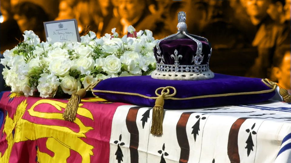 La Reina Isabel II y el líder de Queen tiene algo en común. Fuente: producción Panorama