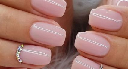 3 diseños de uñas color rosa para lucir manos elegantes