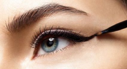 El truco definitivo para lograr un eyeliner perfecto con agua micelar