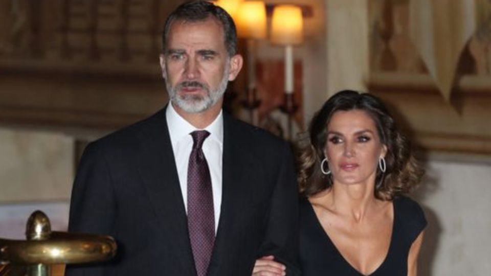 La reina Letizia y su amor incondicional por el rey Felipe y la monarquía. Fuente: Pinterest.