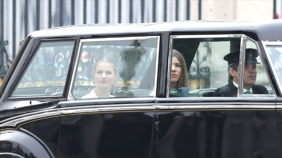 La Princesa Leonor llega junto a su hermana, la Infanta Sofía. Foto: EuropaPress