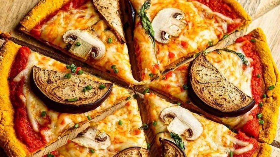 Pizza con masa de avena. Fuente: Pinterest.