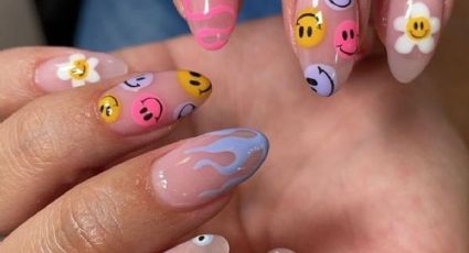 Manicura con nail art aesthetic para manos protagonistas