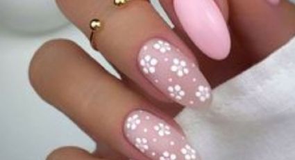 Manicura con nail art floreado: una alternativa delicada para las fiestas decembrinas