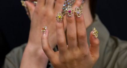 3 diseños de uñas con piedras que te harán lucir una manicura elegante y con estilo