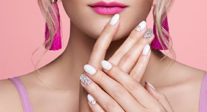 Despídete de los diseños de uñas aburridos con estas versiones ‘mirror nails’