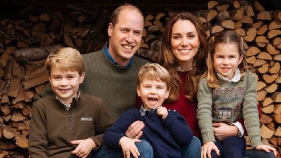 El particular vehículo que usarán los hijos del Príncipe de Gales para llegar a la coronación de su abuelo Carlos III. Fuente: Pinterest.