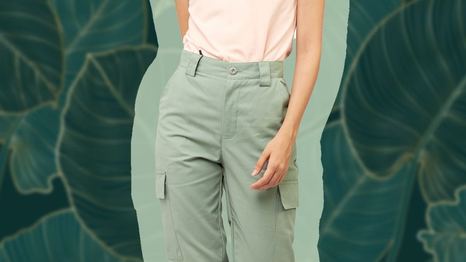 3 modelos de pantalones cargos low cost que combinan con todo para mujeres+50. Fuente: Producción Panorama