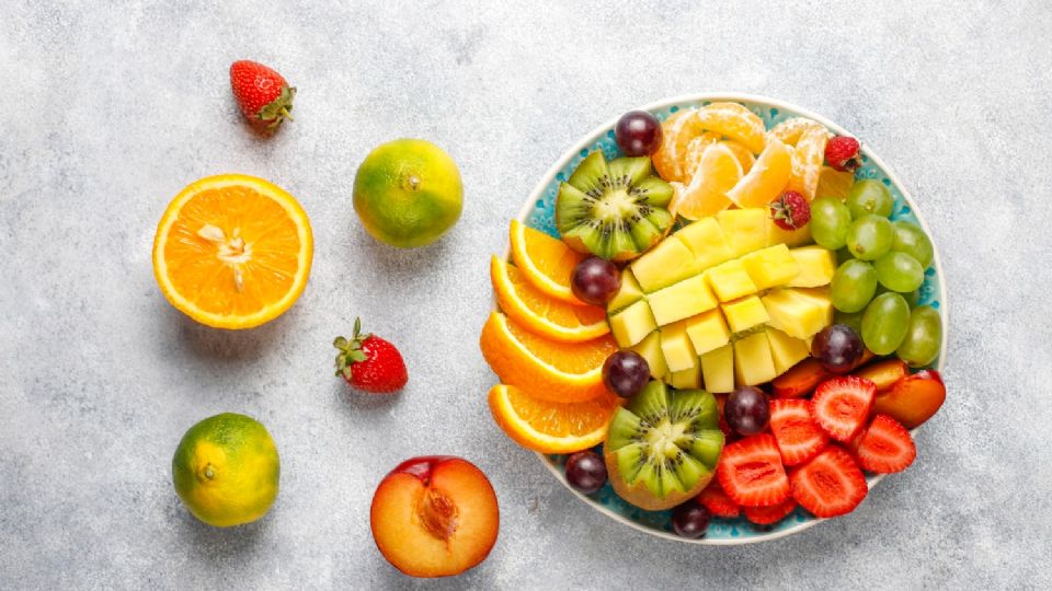 4 frutas para eliminar el sarro de tu boca. Fuente: FreePik