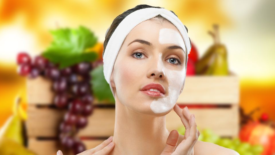 Con 5 frutas de estación puedes preparar esta mascarilla para acabar con el brillo en tu rostro. Fuente: Producción Panorama.