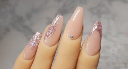 4 diseños de nail art con glitter para manos delicadas y con brillo