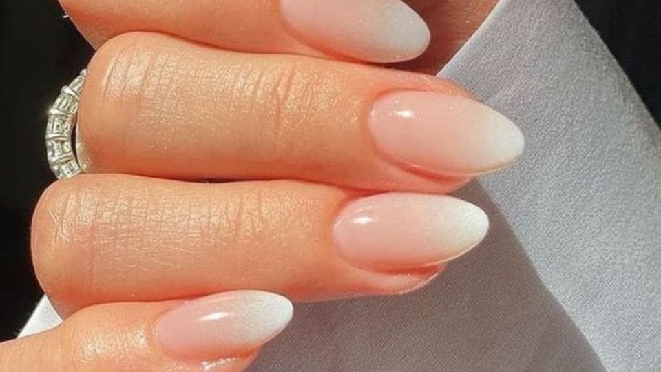 3 diseños de manicura antiedad para manos elegantes y jóvenes. Fuente: Pinterest.