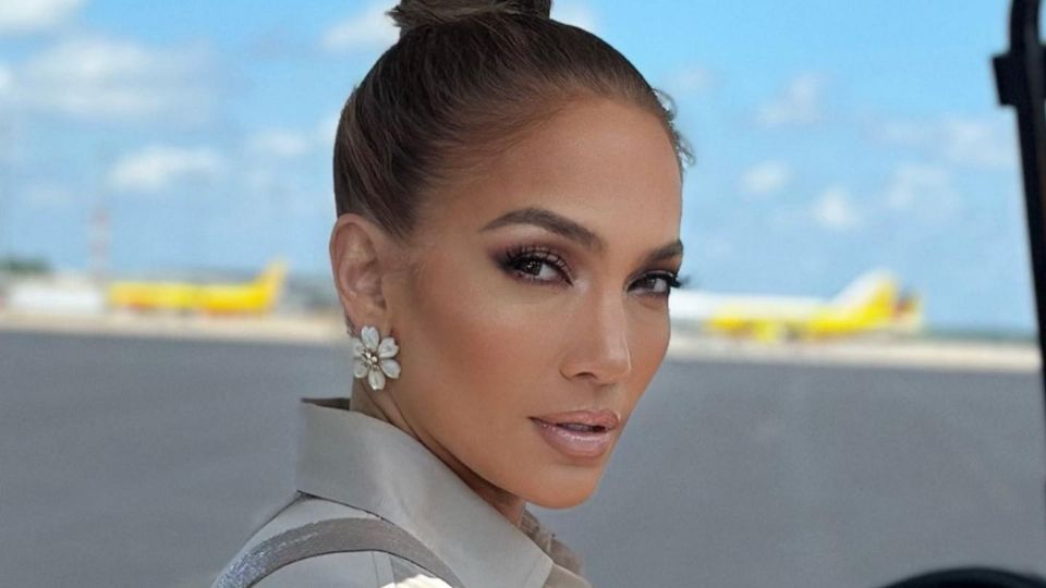 Jennifer Lopez comparte la clave para mujeres +50 con abdomen de acero. Fuente: Instagram @jlo