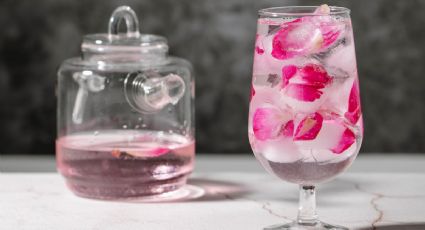 Consigue una piel bonita con esta preparación de agua de rosas