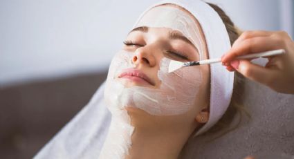 Despídete de las arrugas en el rostro con esta mascarilla que sólo lleva maicena y agua