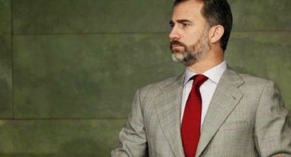 Toma asiente antes de descubrir todos los idiomas que habla el rey Felipe VI