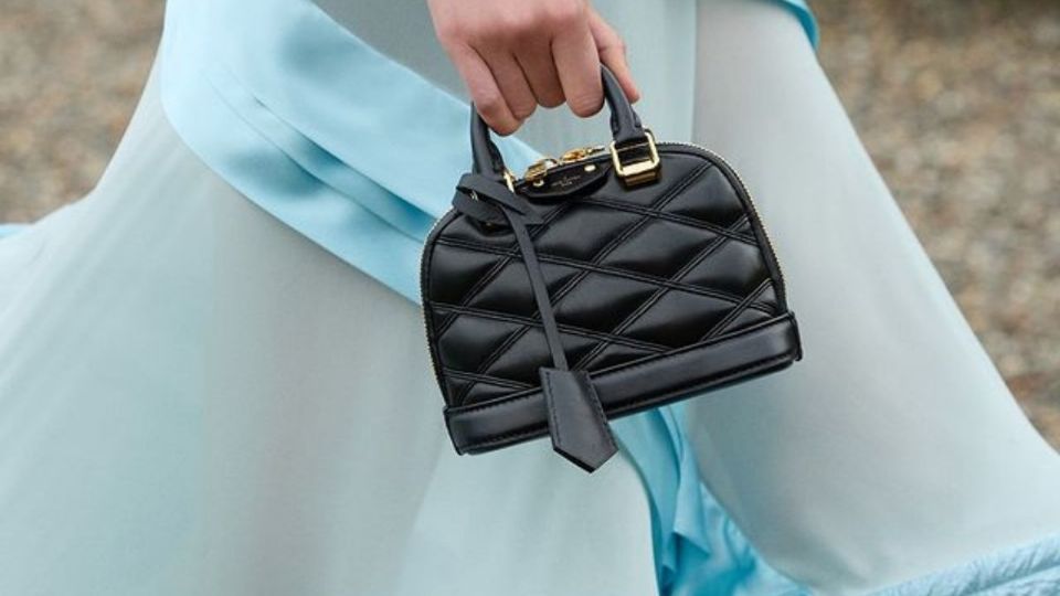 Los bolsos diminutos de Louis Vuitton. Fuente: instagram @louisvuitton.