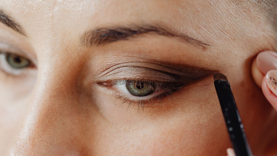 ¿A qué tipo de párpados les va bien el eyeliner griego?. Fuente: Unsplash.