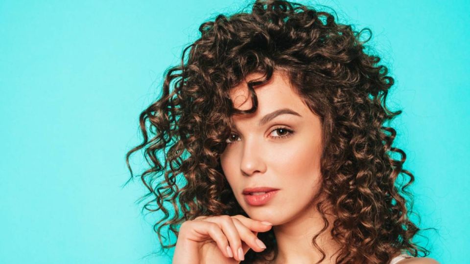 Cómo crear tu propia keratina casera para eliminar el frizz del cabello. Fuente: FreePik