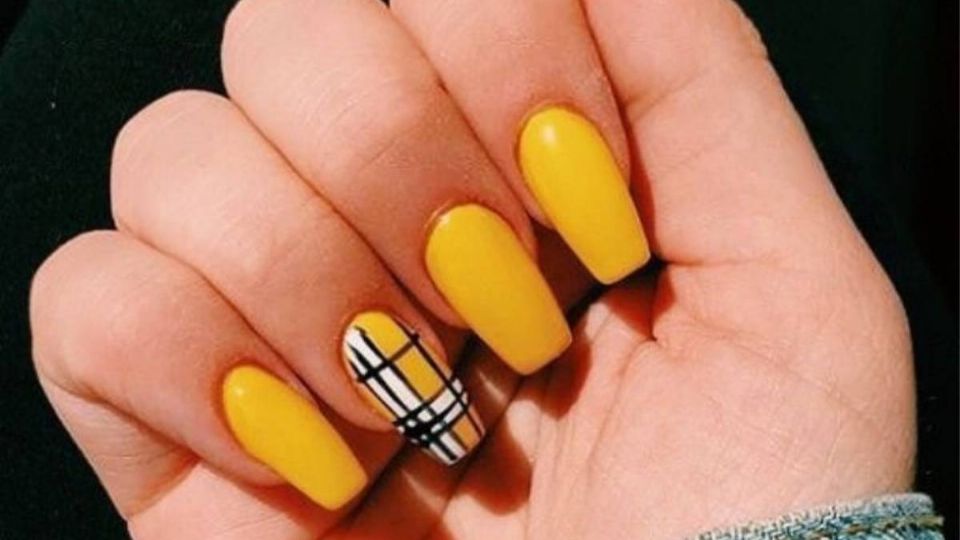 7 diseños de ‘Yellow nails’ sencillos para hacer en casa. Fuente: Pinterest