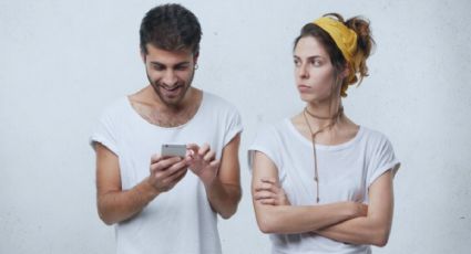 Qué es el "phubbing" y cómo está afectando tus relaciones amorosas