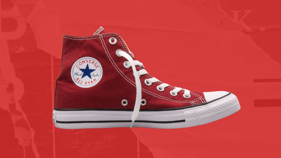 ¿Por qué las zapatillas Converse  tienen 2 agujeros laterales?. Fuente: Producción Panorama.