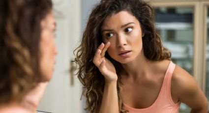 Coloca esta mascarilla con 2 especias para acabar con las bolsas en los ojos