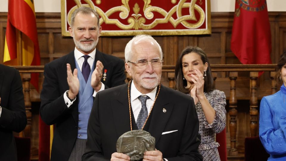 El Rey de España entregó el Premio Cervantes de Literatura a Luis Mateo Diez. Foto: Ministerio Cultura España