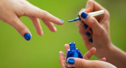 Uñas decoradas azules: Ideas de diseños para lucir manos elegantes en verano