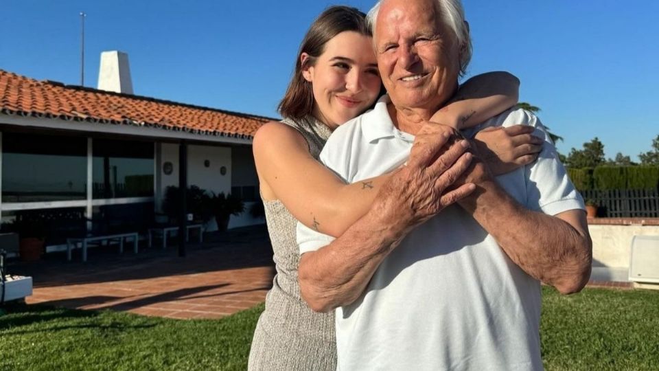 Alba Diaz y su abuelo Manuel Benitez. Foto: Instagram @albadiazmartin