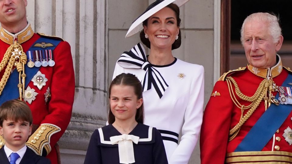 Kate Middleton y su hija Charlotte sorprenden con emotivo detalle de su vestimenta
