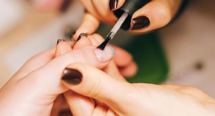 Haz un fortalecedor de uñas quebradizas con dos ingredientes de cocina