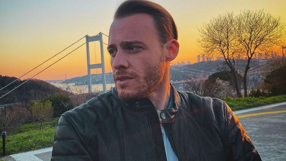 Mira donde el actor turco ha pasado parte de su vida. Foto: Instagram @thebursin