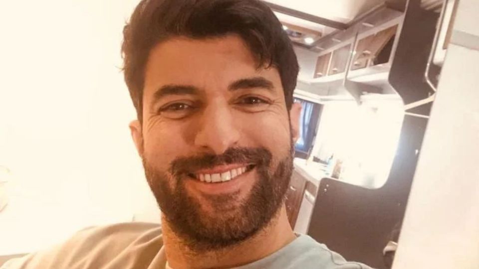 Mira esta serie y descubre a Engin Akyürek en un nuevo papel. Foto: Instagram @enginakyurek