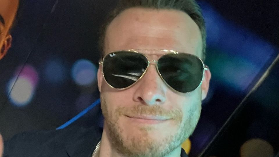 Kerem Bürsin demuestra que habla a la perfección otros idiomas. Foto: Instagram @thebursin
