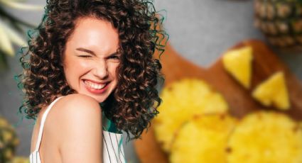 Aprende cómo usar agua de piña para conseguir pelo rizado y sin frizz