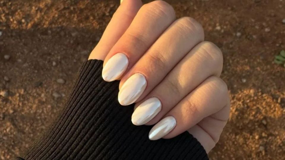 Con estos colores lograrás uñas perfectas y delicadas. Foto: Instagram @fridabeautynails__